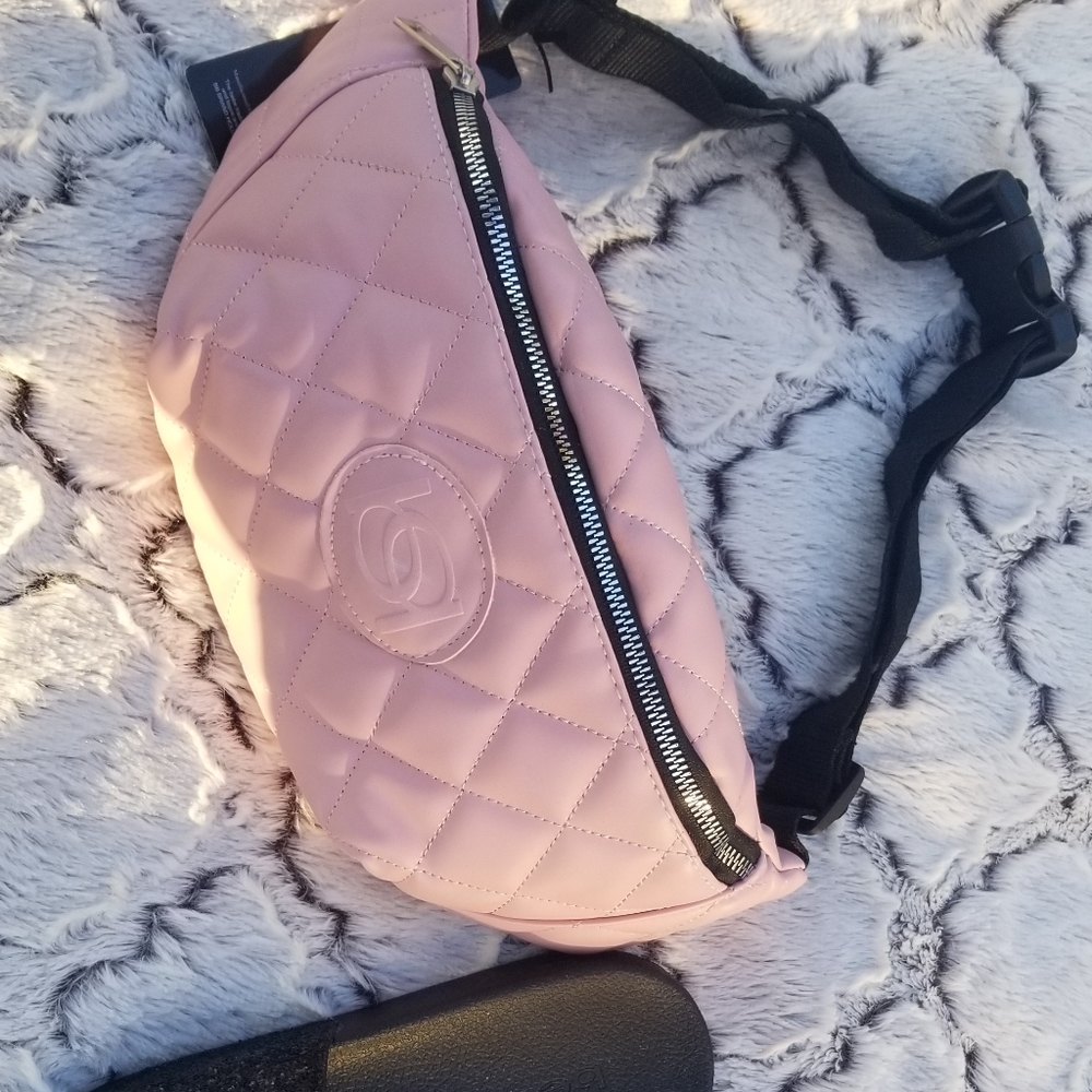 🔥BEBE!!🔥BABY PINK BEBE FANNY PACK!! LAST!! - Picture 7 of 8